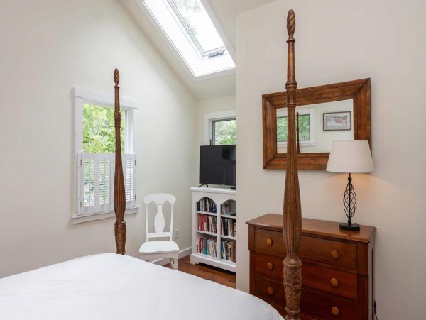 Cape Cod Home 994557
