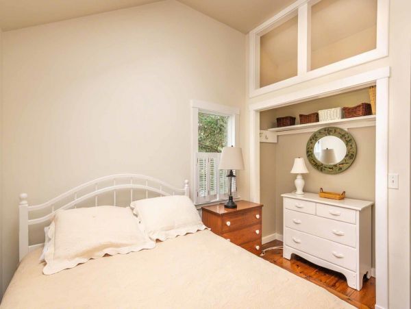 Cape Cod Home 994557