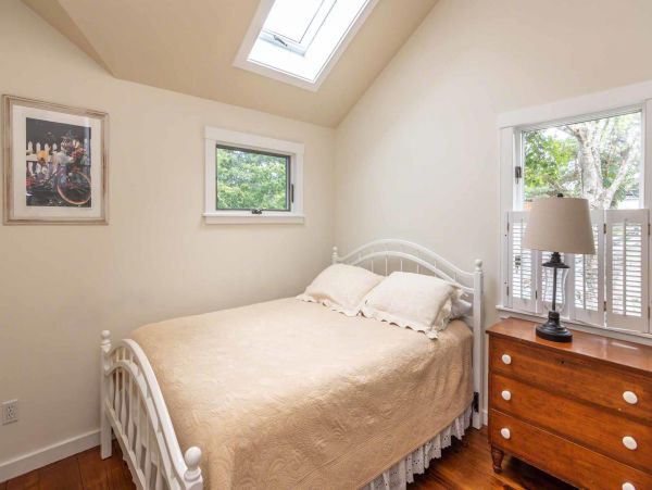 Cape Cod Home 994557