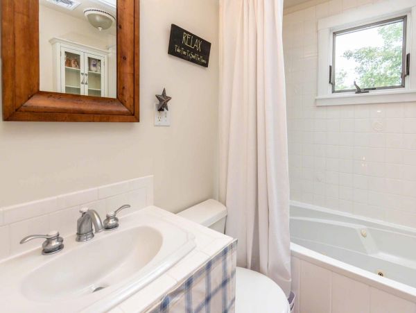 Cape Cod Home 994557