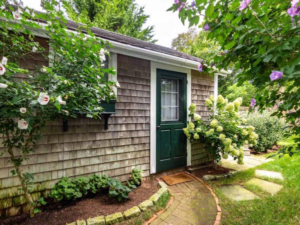 Cape Cod Home 994557