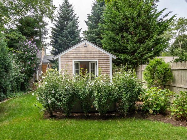 Cape Cod Home 994557
