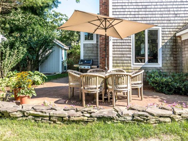 Cape Cod Home 994557