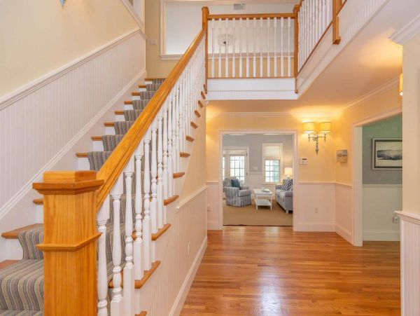 Cape Cod Home 994559