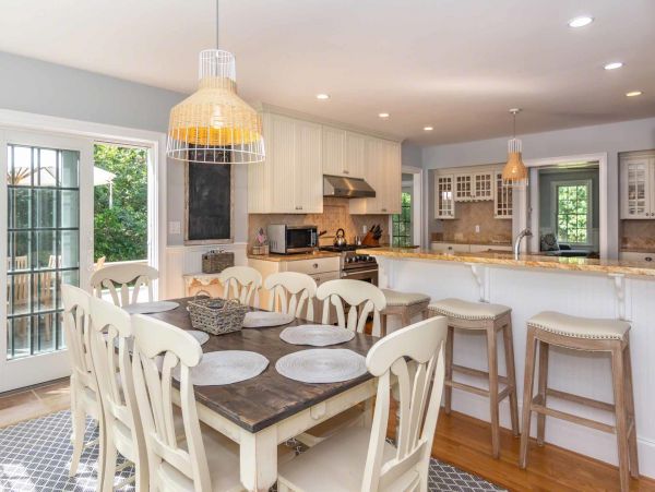 Cape Cod Home 994559