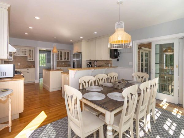 Cape Cod Home 994559