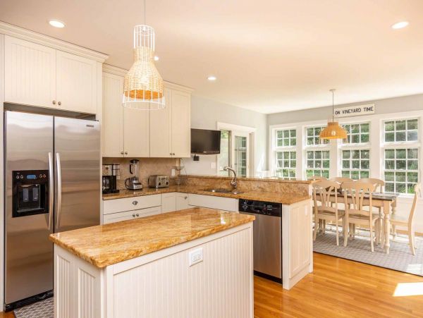 Cape Cod Home 994559