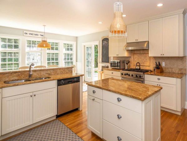 Cape Cod Home 994559