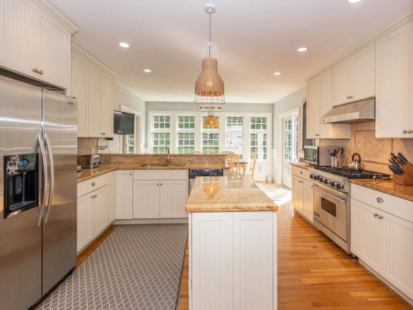 Cape Cod Home 994559