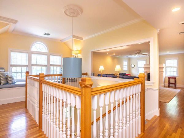 Cape Cod Home 994559