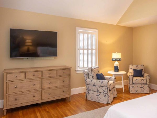 Cape Cod Home 994559