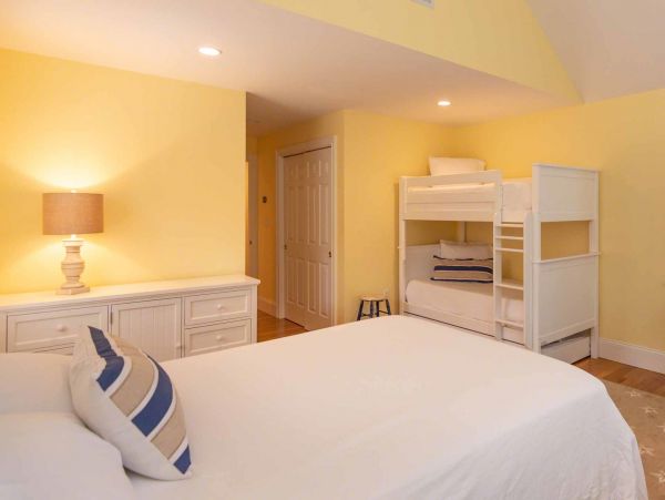 Cape Cod Home 994559