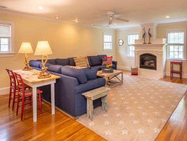 Cape Cod Home 994559