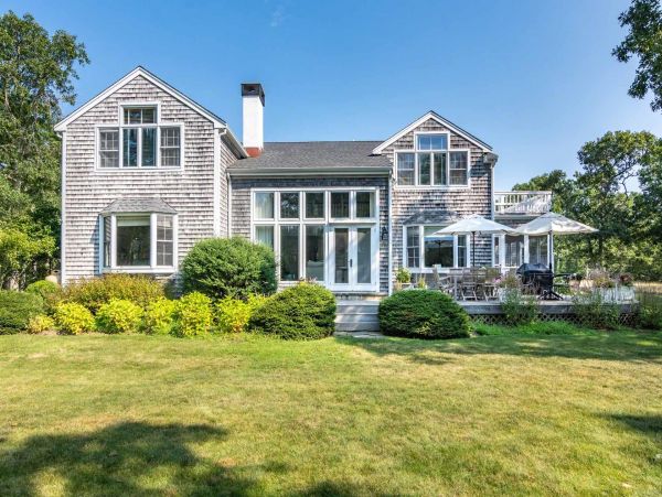 Cape Cod Home 994560
