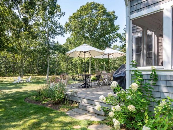 Cape Cod Home 994560