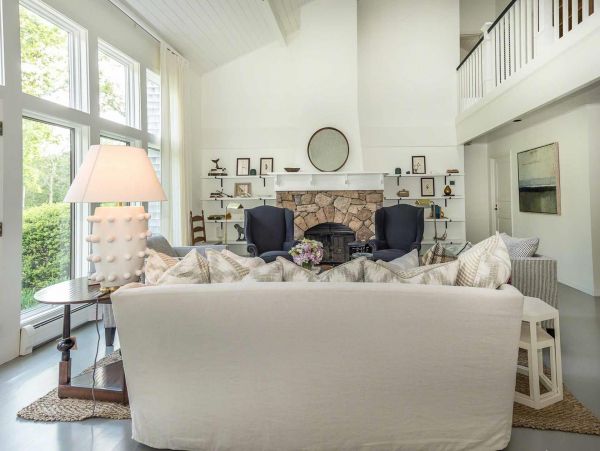 Cape Cod Home 994560