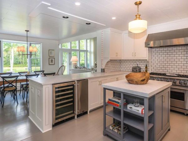 Cape Cod Home 994560