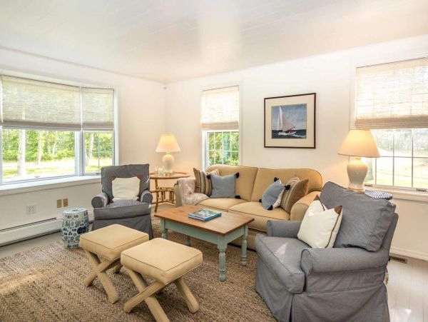 Cape Cod Home 994560