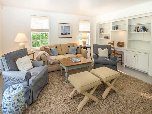 Cape Cod Home 994560