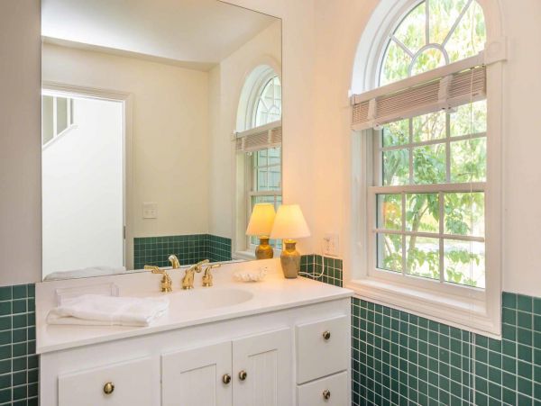 Cape Cod Home 994560