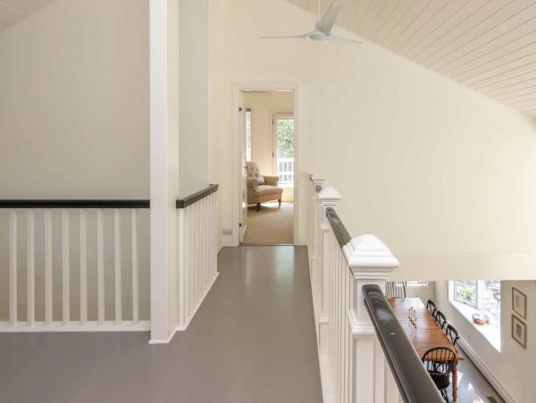Cape Cod Home 994560