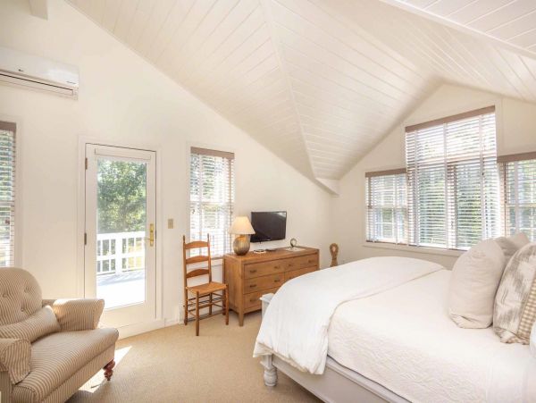 Cape Cod Home 994560
