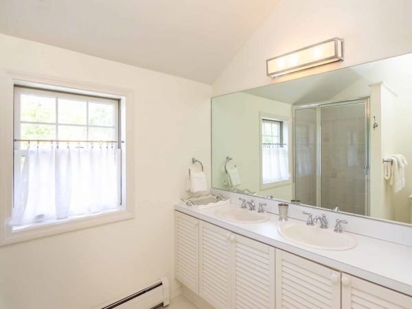 Cape Cod Home 994560