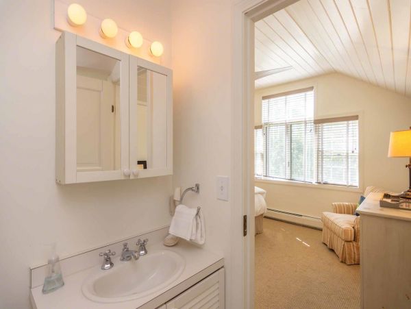 Cape Cod Home 994560