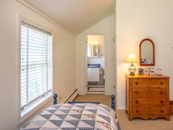 Cape Cod Home 994560