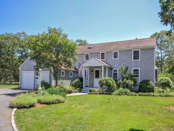 Cape Cod Home 994560