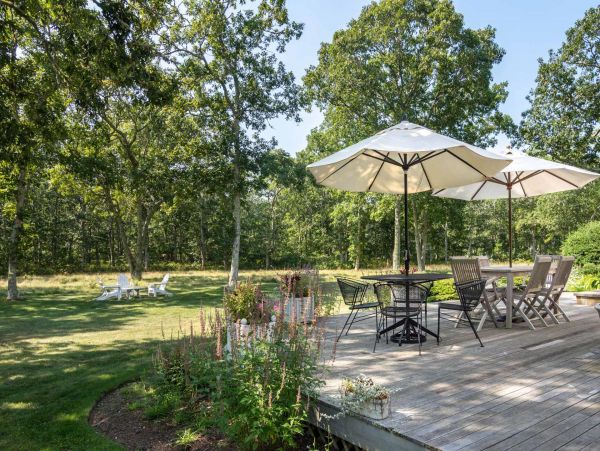 Cape Cod Home 994560