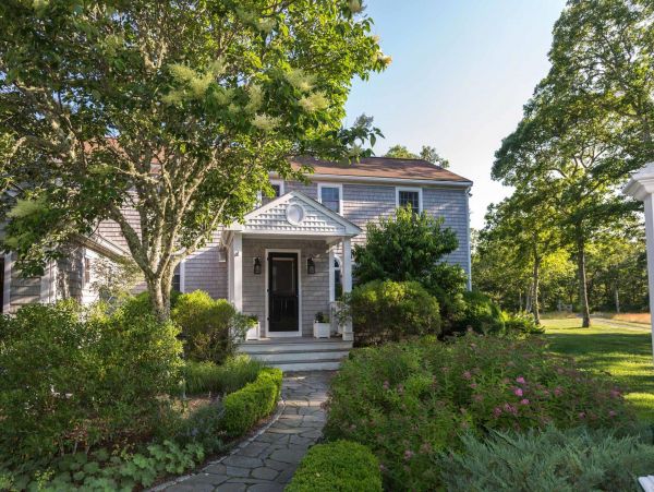 Cape Cod Home 994560