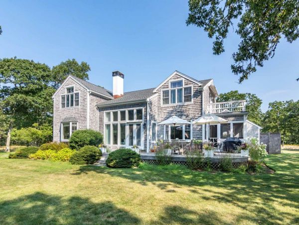 Cape Cod Home 994560