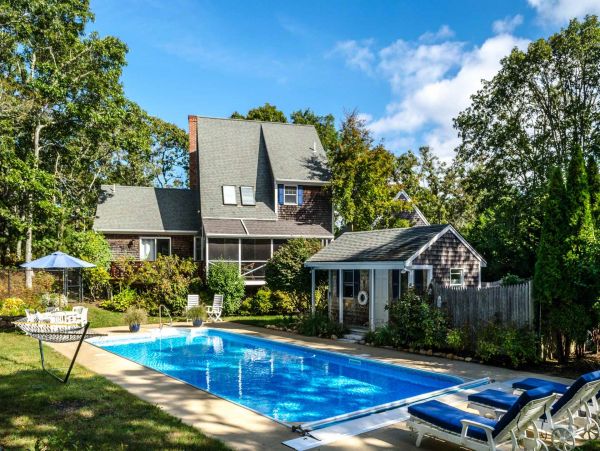 Cape Cod Home 994561