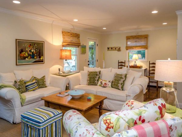Cape Cod Home 994561