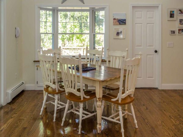 Cape Cod Home 994561
