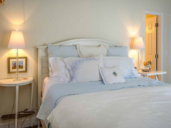 Cape Cod Home 994561