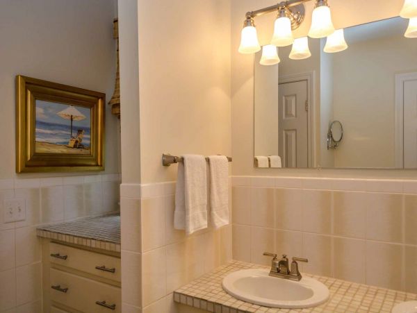 Cape Cod Home 994561