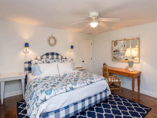 Cape Cod Home 994561