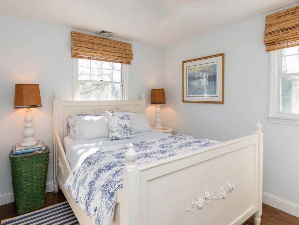 Cape Cod Home 994561