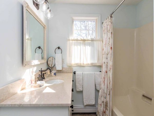 Cape Cod Home 994561