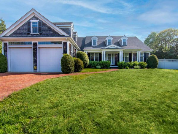 Cape Cod Home 994562