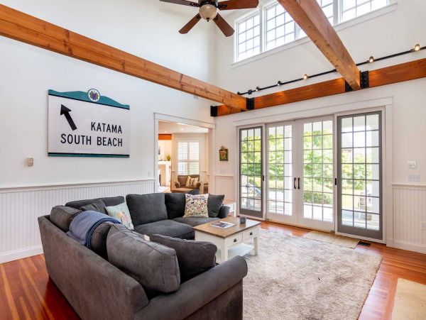 Cape Cod Home 994562