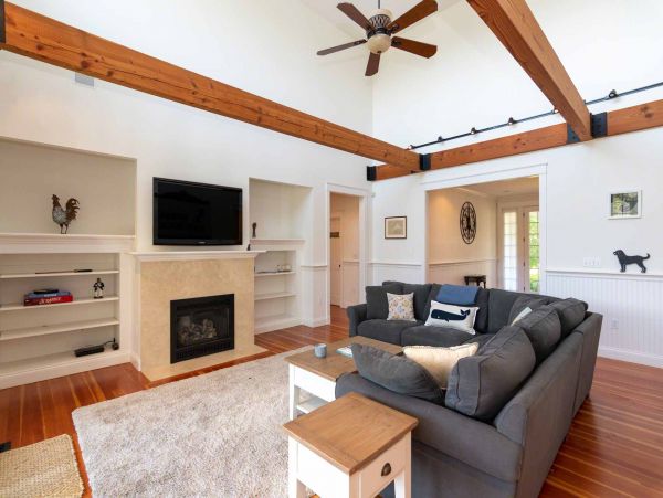 Cape Cod Home 994562