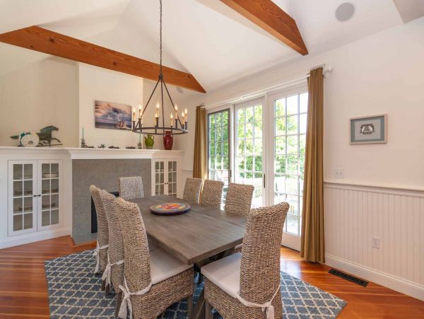 Cape Cod Home 994562