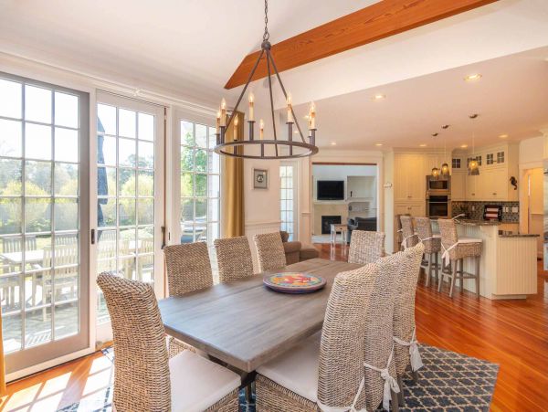 Cape Cod Home 994562
