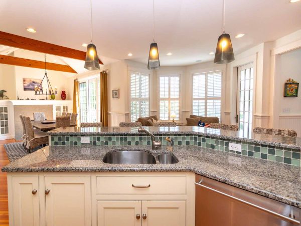 Cape Cod Home 994562