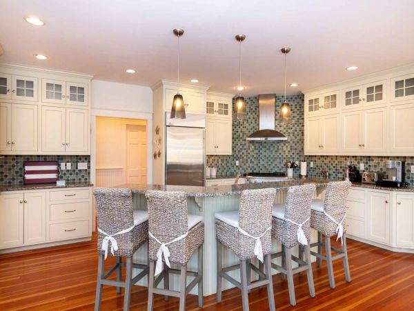 Cape Cod Home 994562