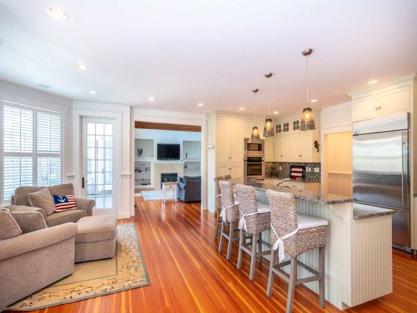 Cape Cod Home 994562