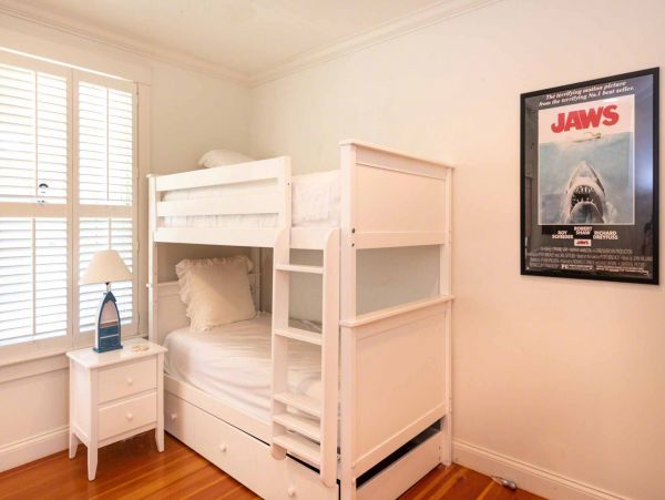 Cape Cod Home 994562
